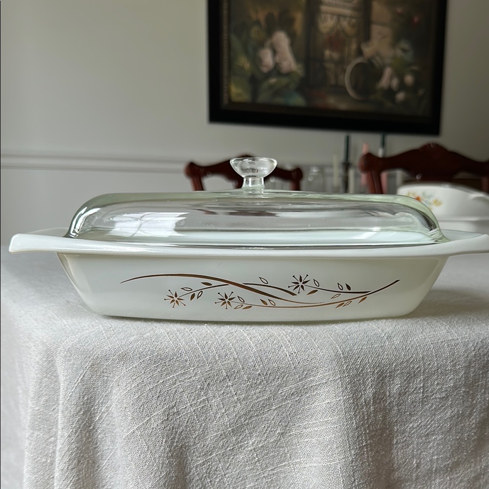 Vintage Pyrex Golden Honeysuckle 1 1/2 qt Casserole dish with lid
